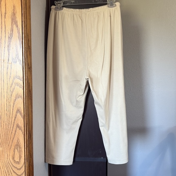 Sport Savvy Women’s Size Small Lightweight 100% Cotton Cropped Pants - Picture 2 of 5